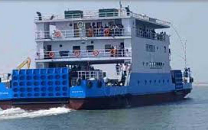 আরিচা-কাজিরহাট রুটে ৩ ঘণ্টা পর ফেরি চলাচল স্বাভাবিক